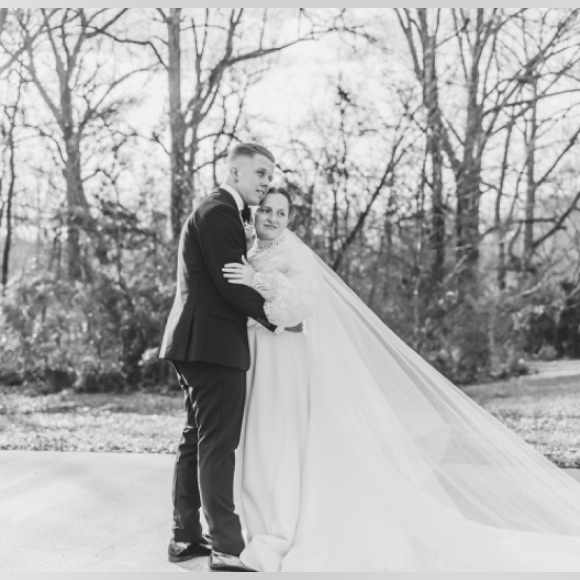 Meet your Posher, Anna - Picture 1 of 2